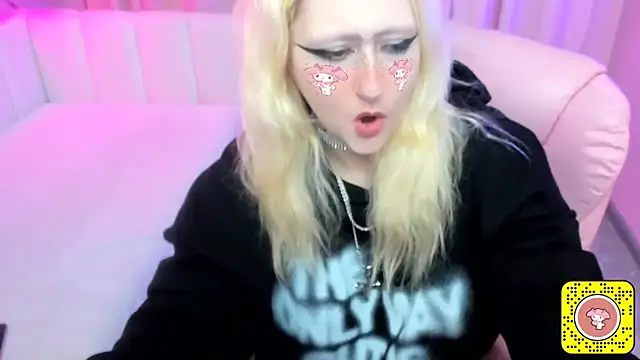 Snapshot of JuliaSharkk chatting on November 9, 8:13 pm JuliaSharkk online show from November 9, 8:13 pm