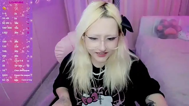 Snapshot of JuliaSharkk chatting on November 20, 9:47 pm JuliaSharkk online show from November 20, 9:47 pm