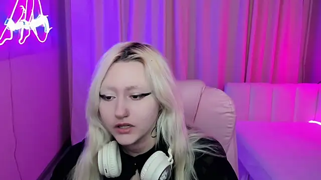 Snapshot of JuliaSharkk chatting on October 1, 8:57 pm JuliaSharkk online show from October 1, 8:57 pm