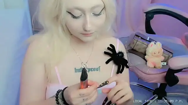 Snapshot of JuliaSharkk chatting on October 29, 9:36 pm JuliaSharkk online show from October 29, 9:36 pm