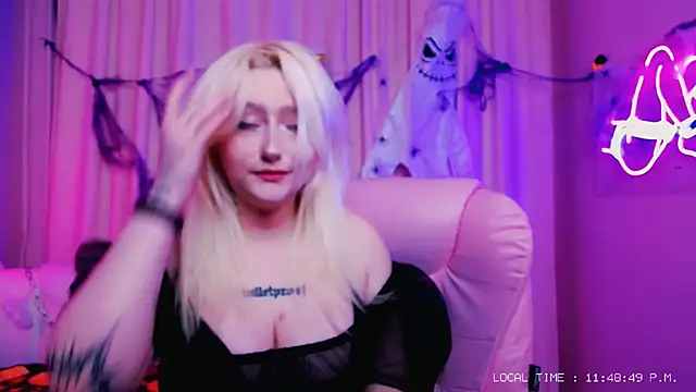 Snapshot of JuliaSharkk chatting on October 27, 9:49 pm JuliaSharkk online show from October 27, 9:49 pm