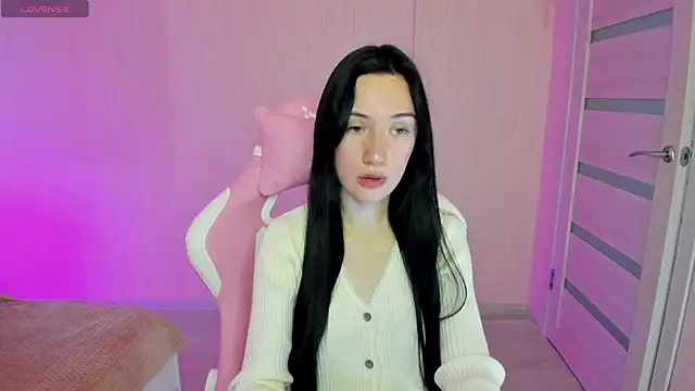 Snapshot of Arina_Meow19 chatting on October 8, 6:04 am Arina Meow19 online show from October 8, 6:04 am