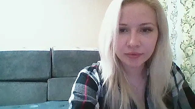 Snapshot of Ceryanne chatting on October 31, 1:24 am Ceryanne online show from October 31, 1:24 am