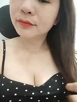 Girl Shy2000 online show from May 5, 9:18 pm