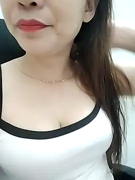 Snapshot of Girl_Shy2000 chatting on October 6, 12:17 pm Girl Shy2000 online show from October 6, 12:17 pm