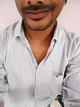 Snapshot of Ilhaamgrey chatting on May 7, 8:17 am Ilhaamgrey online show from May 7, 8:17 am