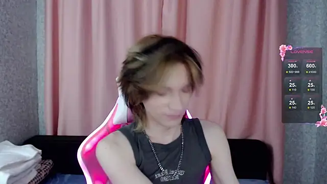 Snapshot of evan_reinhart chatting on October 8, 9:59 pm evan reinhart online show from October 8, 9:59 pm