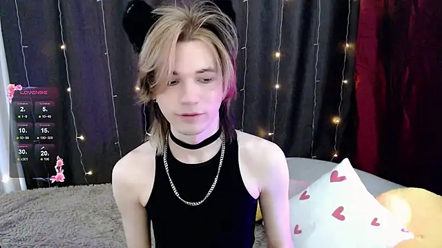 Snapshot of evan_reinhart chatting on November 6, 4:00 pm evan reinhart online show from November 6, 4:00 pm