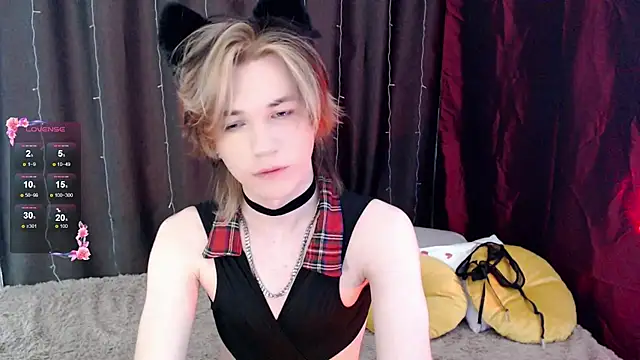 Snapshot of evan_reinhart chatting on October 24, 7:40 am evan reinhart online show from October 24, 7:40 am