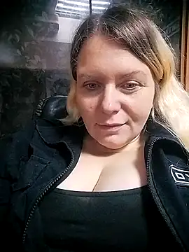 Snapshot of Fiona696 chatting on October 5, 5:53 am Fiona696 online show from October 5, 5:53 am