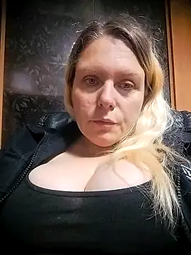 Snapshot of Fiona696 chatting on October 5, 8:10 pm Fiona696 online show from October 5, 8:10 pm