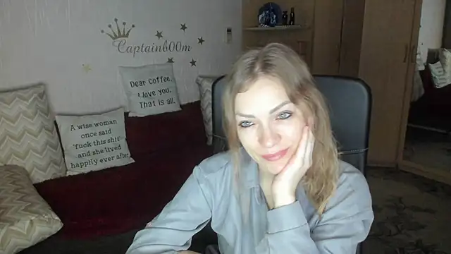 Tiffany Bates online show from October 28, 3:18 am