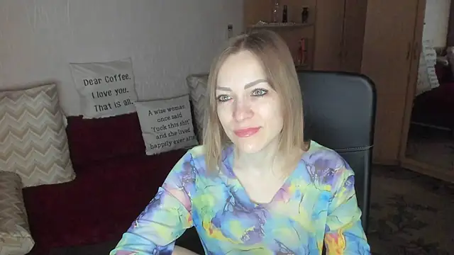 Tiffany Bates online show from March 10, 3:43 am