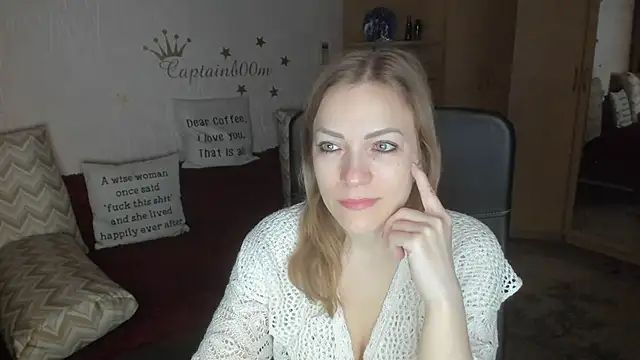 Tiffany Bates online show from November 27, 3:29 am