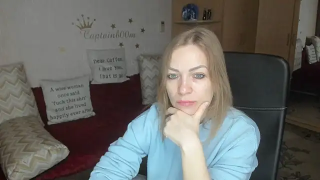 Tiffany Bates online show from November 26, 3:17 am