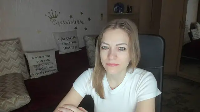 Tiffany Bates online show from December 5, 3:27 am