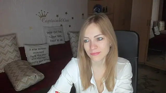 Tiffany Bates online show from October 3, 3:09 am