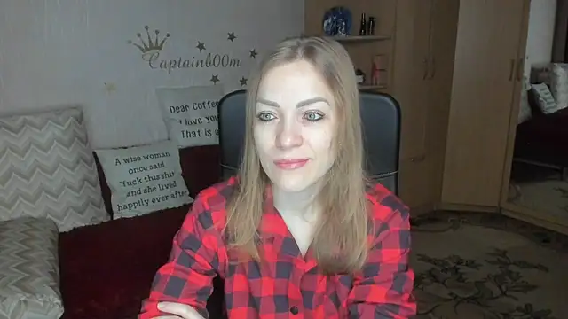 Tiffany Bates online show from December 17, 2:49 am