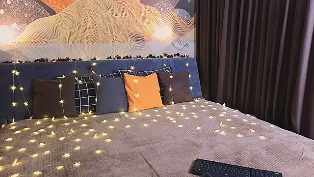 MilaYumi online show from March 25, 8:46 am