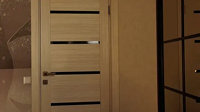 Snapshot of MilaYumi chatting on January 18, 8:18 am MilaYumi online show from January 18, 8:18 am