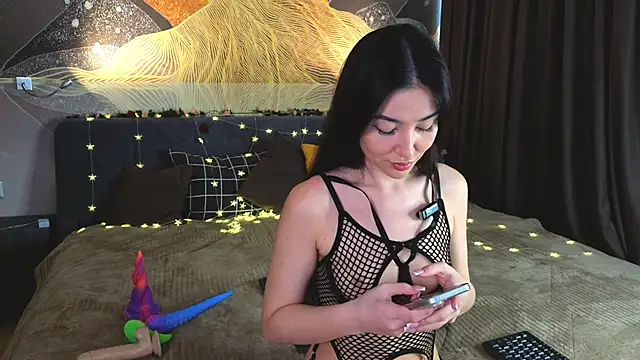 MilaYumi online show from March 15, 10:00 am