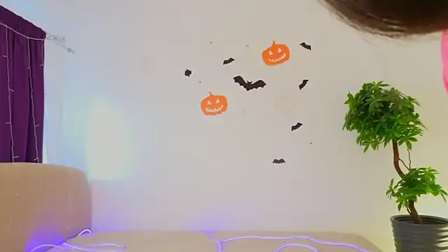 MilaYumi online show from November 16, 5:34 am