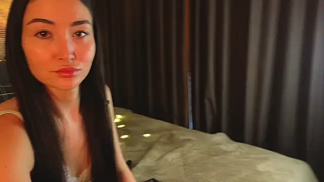 Snapshot of MilaYumi chatting on February 19, 6:43 am MilaYumi online show from February 19, 6:43 am