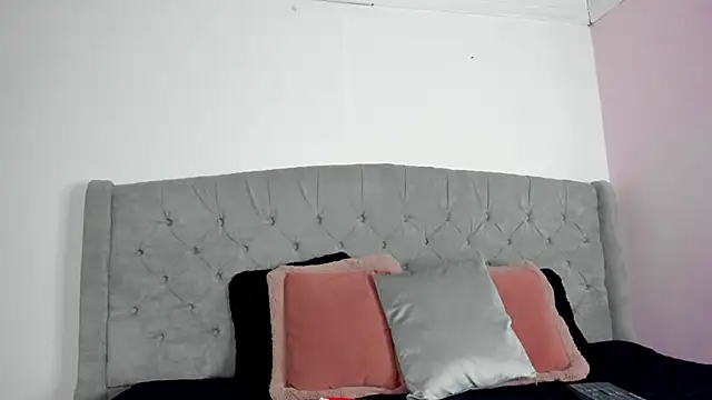 melevansxs online show from December 16, 9:30 pm