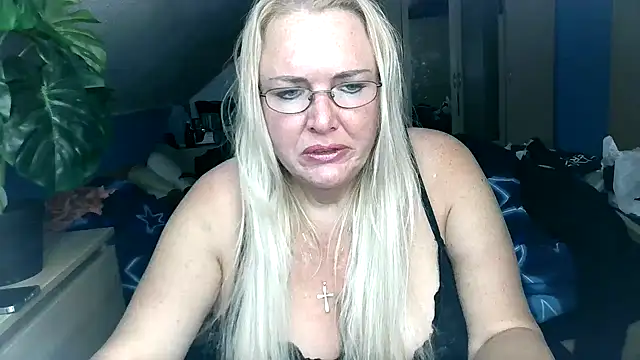 Sandy-Summer online show from October 20, 3:01 pm