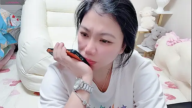 Huanhuan- online show from June 3, 4:33 pm