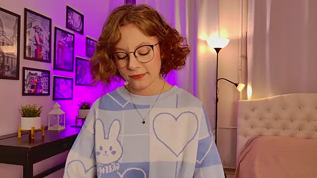 Bubblegum Babe  online show from September 30, 8:15 pm