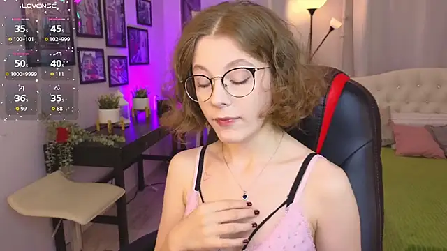 Bubblegum Babe  online show from October 30, 8:50 pm