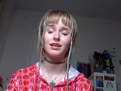 Paradoxy  online show from May 4, 7:50 pm