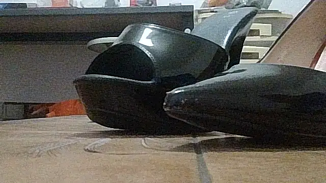 vanessadeesse online show from March 8, 5:05 pm