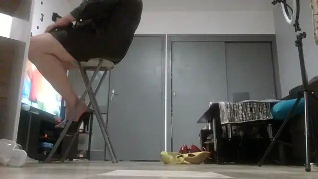 vanessadeesse online show from April 12, 3:48 pm