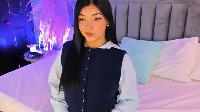 EmmaBlossom online show from November 12, 7:40 pm