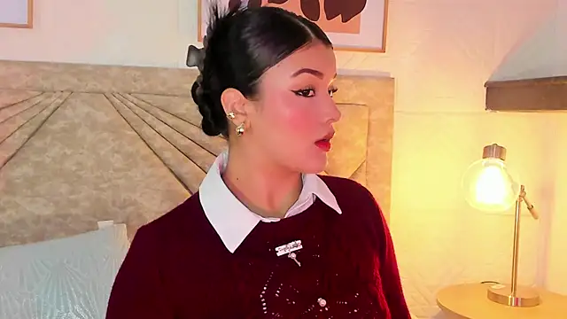 EmmaBlossom online show from February 5, 12:45 pm