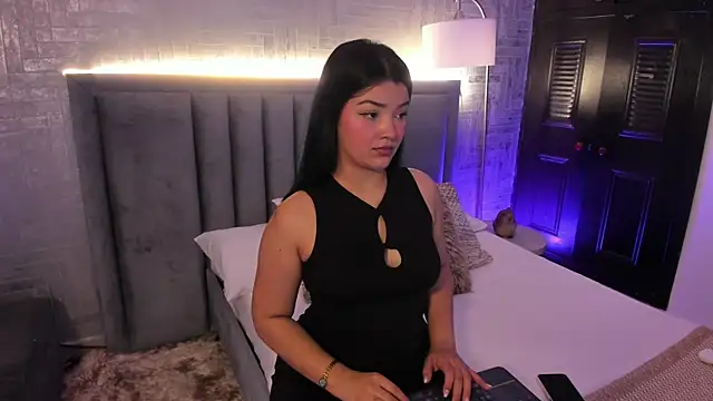Snapshot of EmmaBlossom chatting on June 14, 1:01 pm EmmaBlossom online show from June 14, 1:01 pm