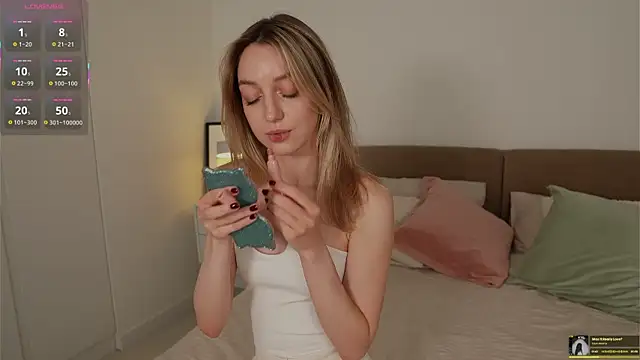 SophieBelll online show from June 10, 11:00 am