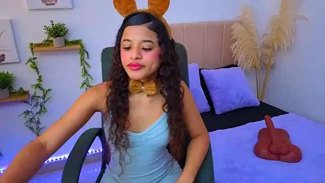 pequitasmedusa9 online show from October 22, 4:39 pm