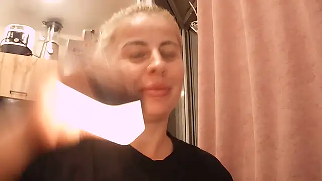 Snapshot of Miravynn chatting on March 27, 6:09 pm Miravynn online show from March 27, 6:09 pm