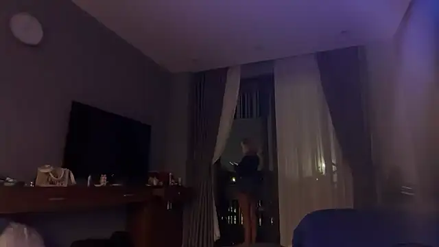 Snapshot of Miravynn chatting on February 21, 5:37 pm Miravynn online show from February 21, 5:37 pm