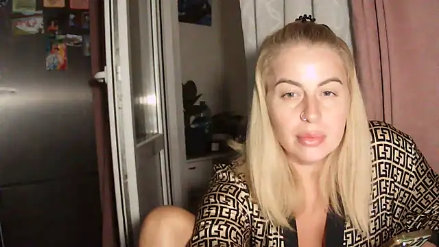 Snapshot of Miravynn chatting on March 30, 7:59 pm Miravynn online show from March 30, 7:59 pm