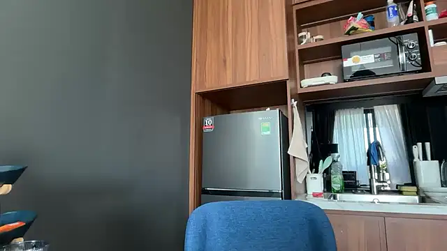 Snapshot of Miravynn chatting on March 1, 8:25 am Miravynn online show from March 1, 8:25 am