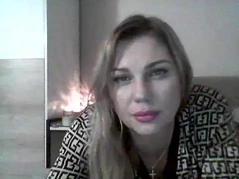 Snapshot of Moniraya chatting on November 18, 4:10 pm Moniraya online show from November 18, 4:10 pm