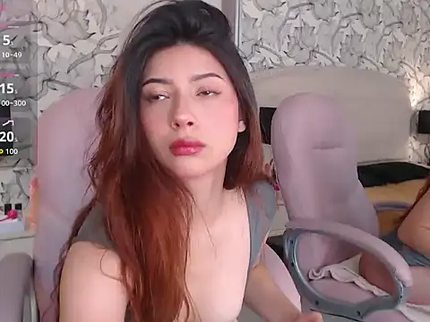 Snapshot of Adrianna5_ chatting on October 7, 11:33 am Adrianna5 online show from October 7, 11:33 am