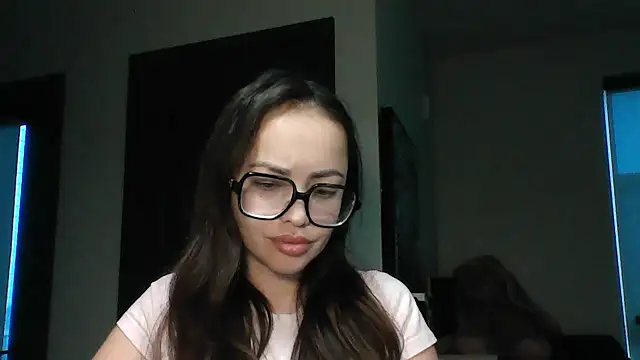 Snapshot of Elyrisse chatting on October 25, 11:49 pm Elyrisse online show from October 25, 11:49 pm