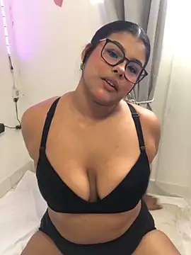 AnaBrowmn online show from May 1, 3:50 pm