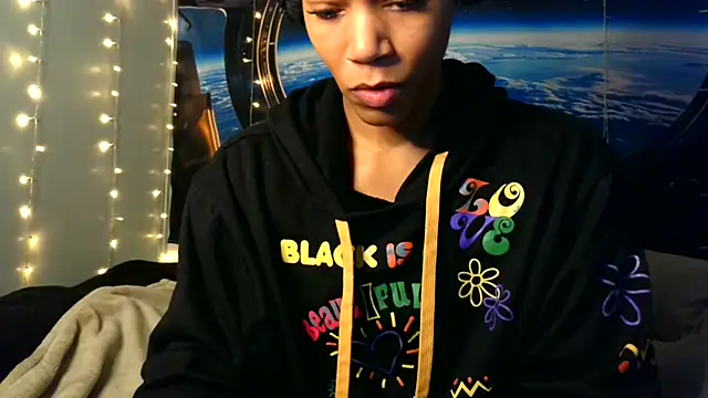 Snapshot of MrsToniTone chatting on December 5, 4:38 pm MrsToniTone online show from December 5, 4:38 pm