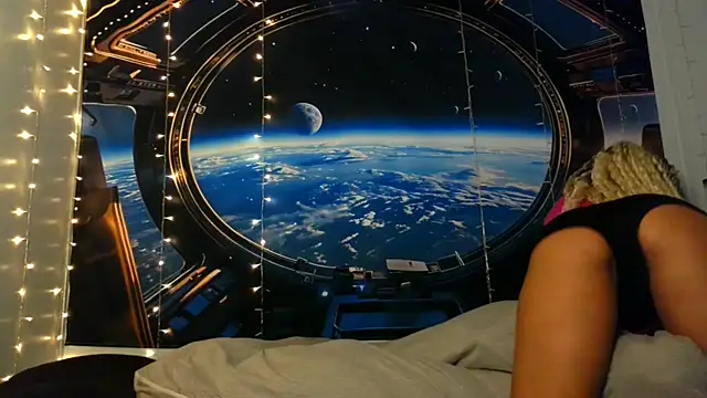 Snapshot of MrsToniTone chatting on November 28, 3:23 pm MrsToniTone online show from November 28, 3:23 pm